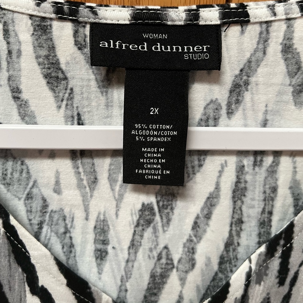 Alfred Dunner Black and White Zebra Print Blouse, EUC, Size 2X - Picture 4 of 4